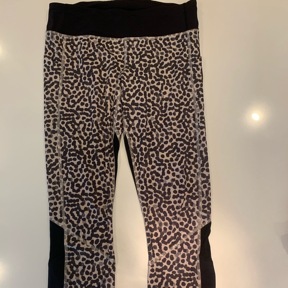 EUC Lululemon Pace Rival Crops